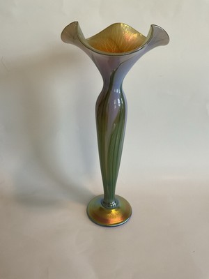 Steven Lundberg Studios Tiffany Style Iridescent Pulled Feather Vase 1998