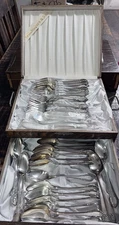 1847 ROGERS BROS " Remembrance " Silverplated Silverware Set 29 Pieces