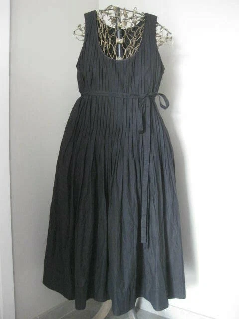 SUPERBE ROBE ALAIN MANOUKIAN MONACALE PLIS PLATS NOIRE JOLI MOD LE