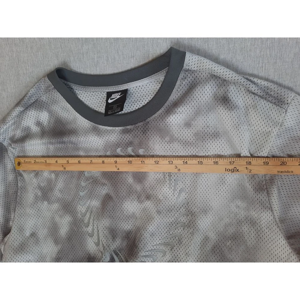 Nike Mujeres 1X Swoosh Arte Logo Cordón Dobladillo Inferior Jersey Malla Prendas para el torso Manga Corta Foto 3 de 4