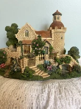 The Leonardo Collection  Resin Cottage/House Rare Find