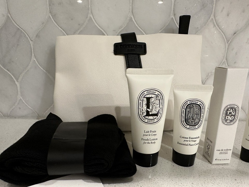 NEWDIPTYQUE PARIS for QATAR AIRAMENITY WHITE COSMETIC BAG5 ITEMSSEE