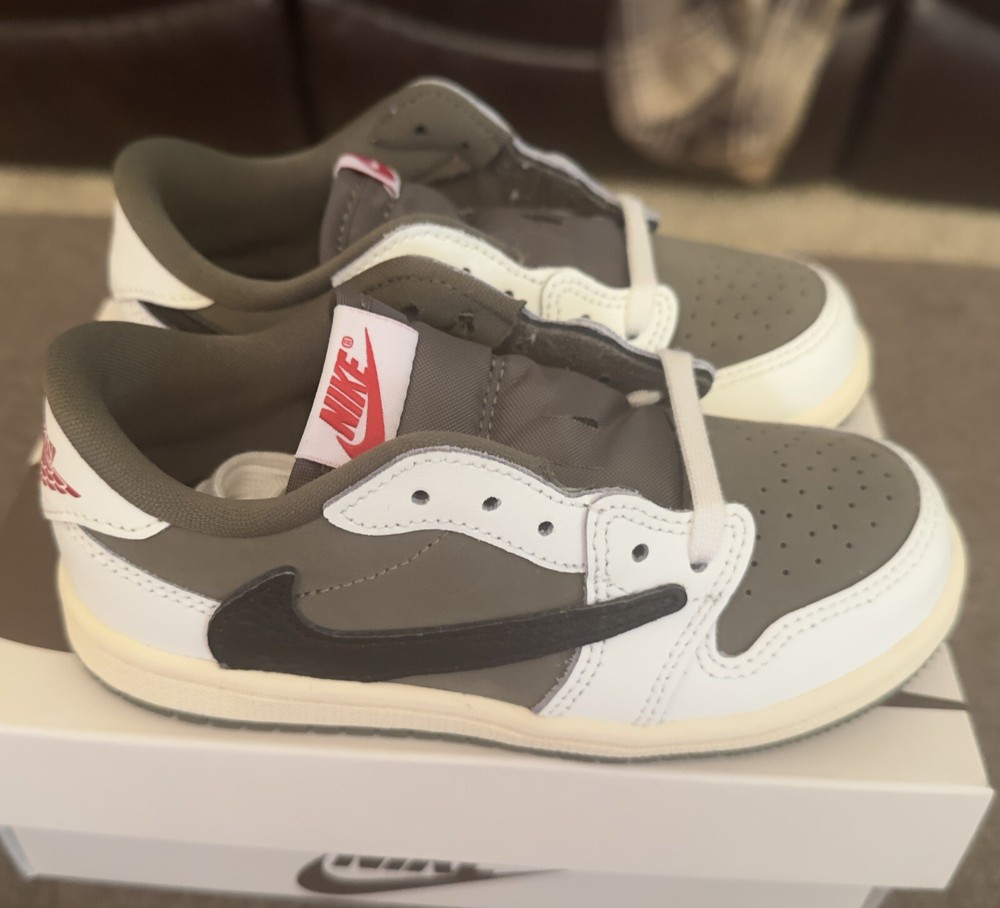 Deadstock Nike Jordan 1 Retro Low OG SP Travis Scott Medium Olive Size 9C TD DS
