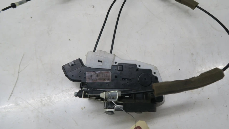 Atuador de trava de porta traseira esquerda fabricante de equipamento original Nissan Murano 2017-2024 - Imagem 2 de 4