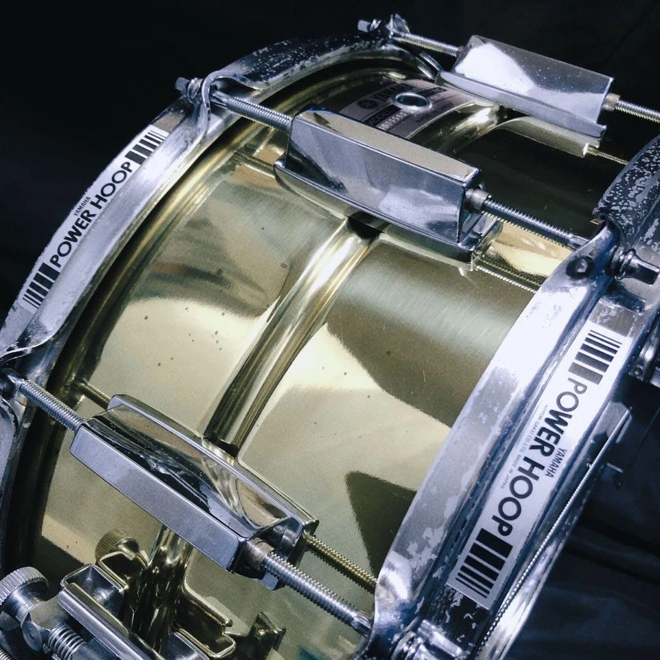 Tambor redoblante de latón Yamaha SD965BS con snappy Gibraltar y piezas originales Foto 3 de 4