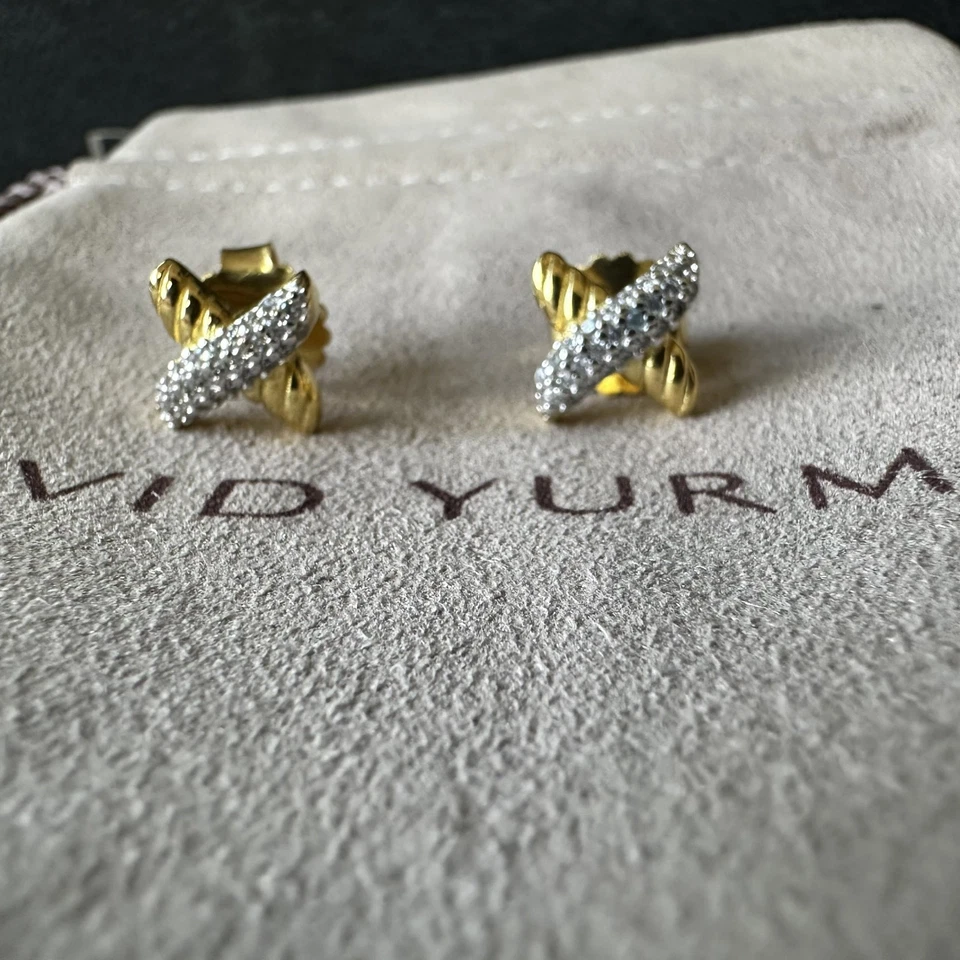Aretes David Yurman de oro de 18 quilates con pavé de cable X de diamantes Foto 2 de 4