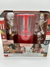FAO Schwarz Fashionistas Doll Set   23-Piece Wash-and-Color Kit