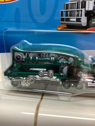 Hot Wheels Steaming Gleamin Transport - Picture 10 of 18
