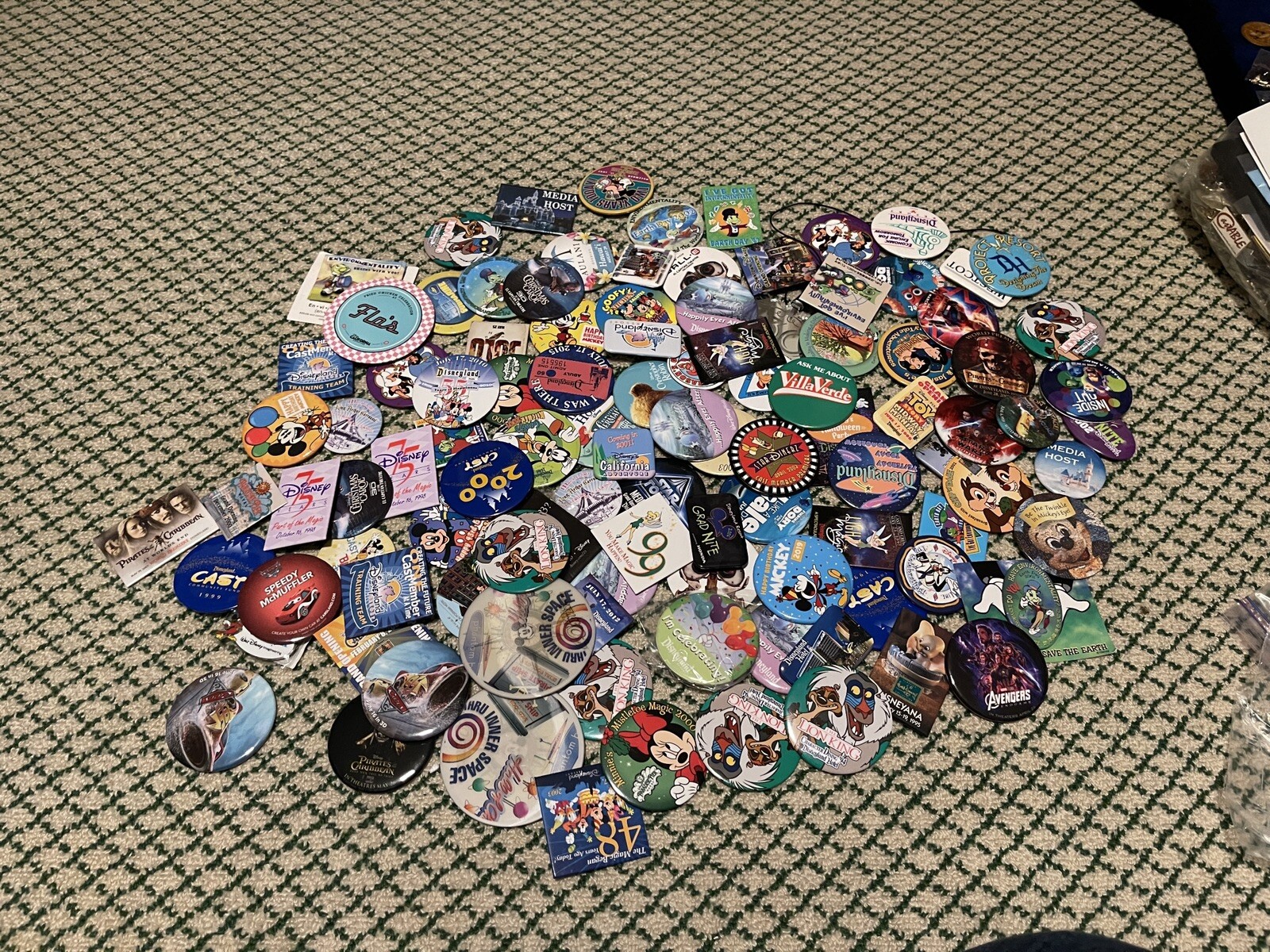 Disneyland Button pin back lot Cast Member, Exlusive Disney Pins! eBay