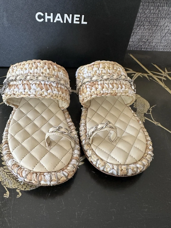 Chanel Crema Rafia Tweed CC Cadena Logo Mula Correa Deslizable Sandalia Plana 37 Foto 4 de 4