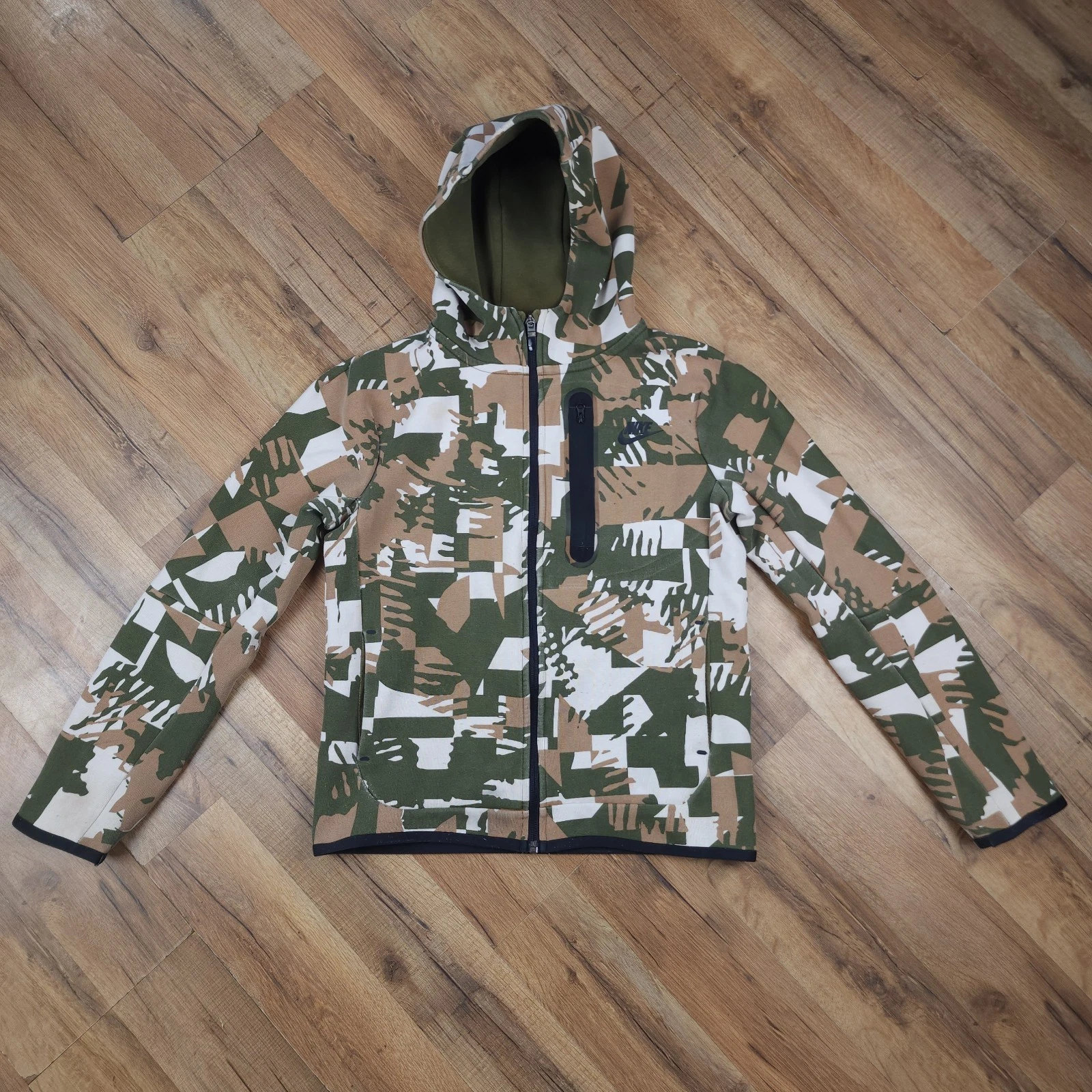 Nike Tech Fleece Hoodie Boys Large Camo Green Tan Full Zip Jacket Swoosh