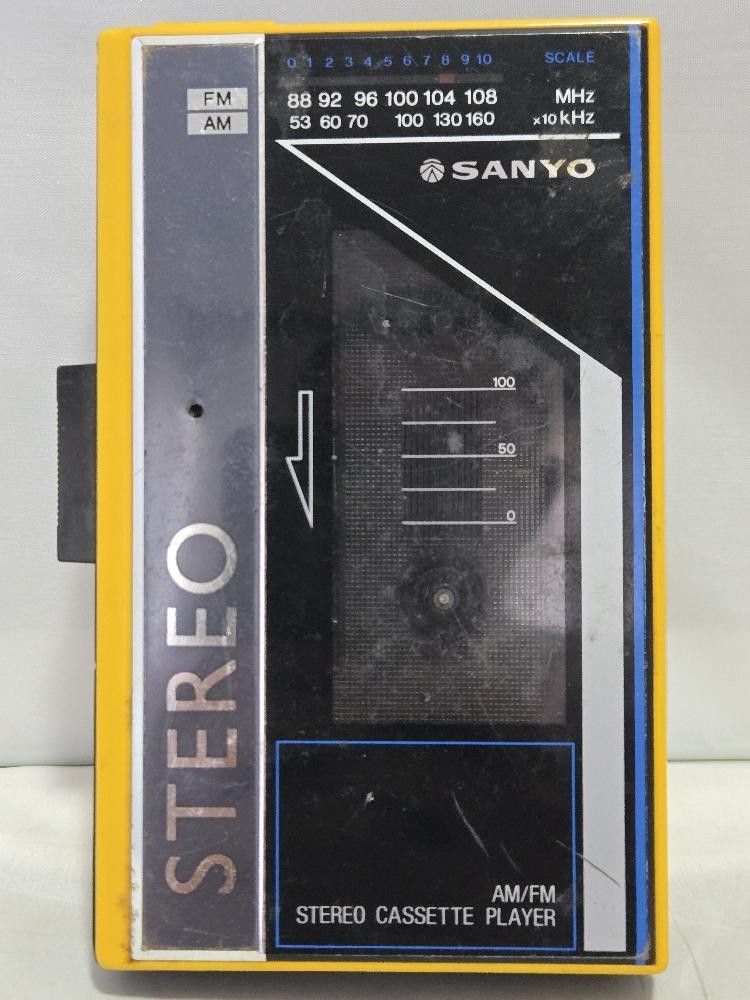 Walkman Style Yellow Retro Untested #s72s