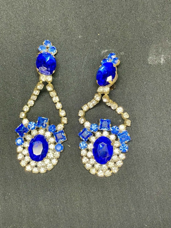 VINTAGE BLUE SAPPHIRES & CRYSTAL CLEAR RHINSTONE EARRINGS 
