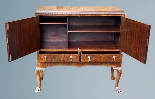 Walnut Sideboard / Cocktail Cabinet / Drinks Cabinet - Picture 6 of 14