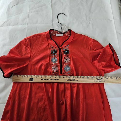 JC Penney Vintage Retro Womens Red Size M Robe Embroidered Loungewear Coverup - Picture 9 of 10