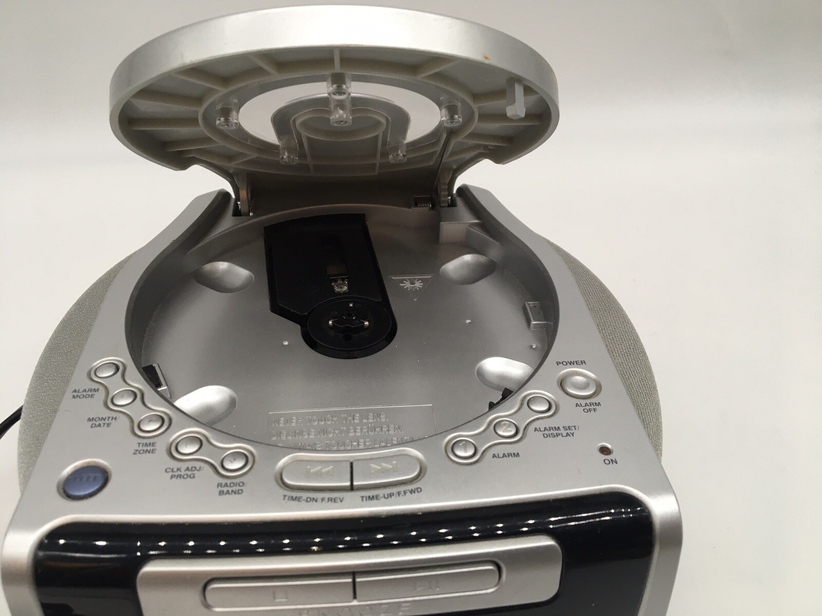 Emerson Compact Disc Clock AM/FM Stereo Radio Model CKD9917 Tested