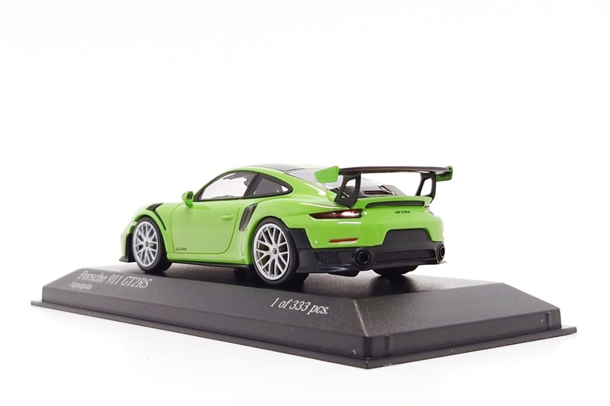 Minichamps 1:43 Porsche 911 GT2 RS (991.2) in Signal Green