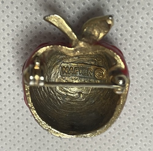 Vintage Signed NAPIER Apple / Strawberry Brooch Pin Gold & Red Enamel Green Stem - Picture 2 of 2