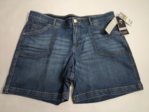 Women's Mid Rise Fit Lee Total Freedom Walk short, size 18