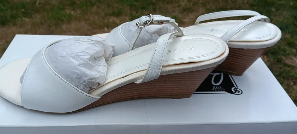 Женские белые сандалии Bijou Bella 7 М новые в коробке с открытым носком классический стиль - Изображение 3 из 4