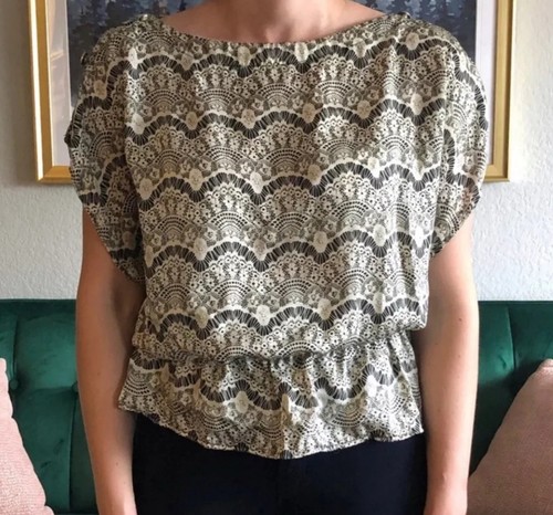 Paper Crane Women’s Size M Black and Cream Floral Geometric Patterned Blouse