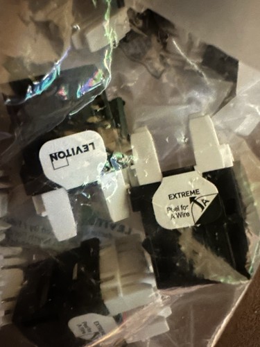 24 Black Cat 6 Leviton Jacks With Back Covers - Afbeelding 2 van 3