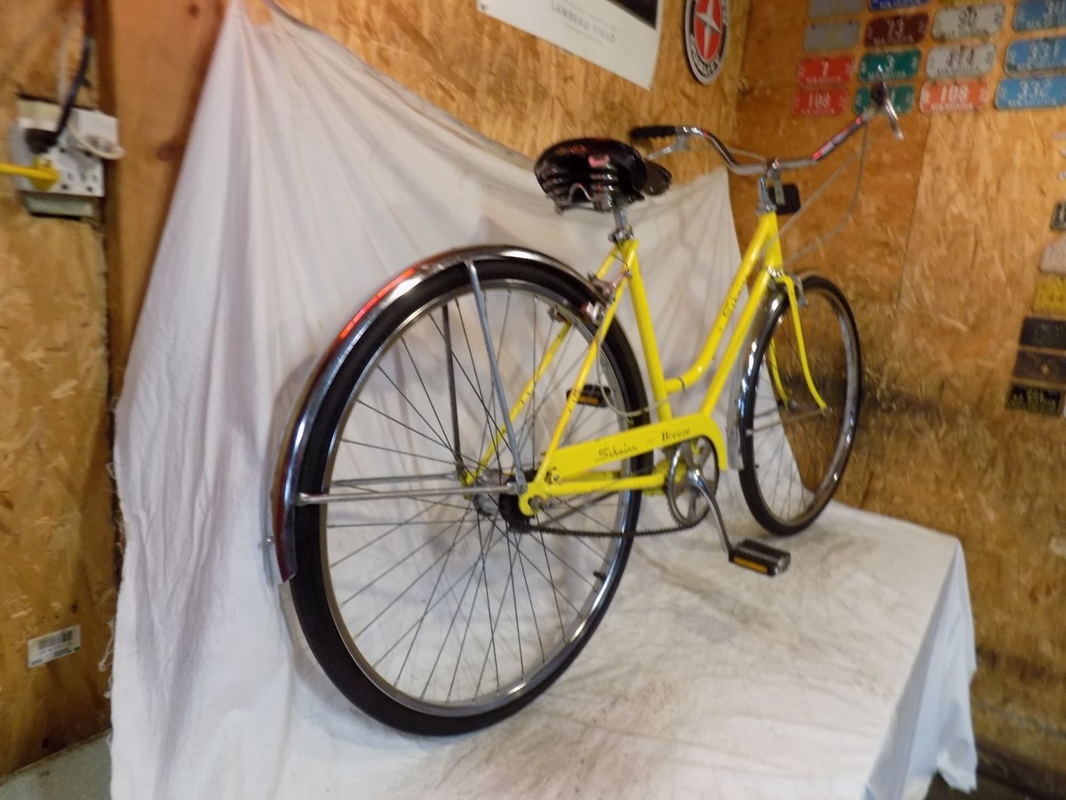 1974 SCHWINN BREEZE LADIES 3-SPEED ROAD CRUISER BIKE COLLEGIATE
