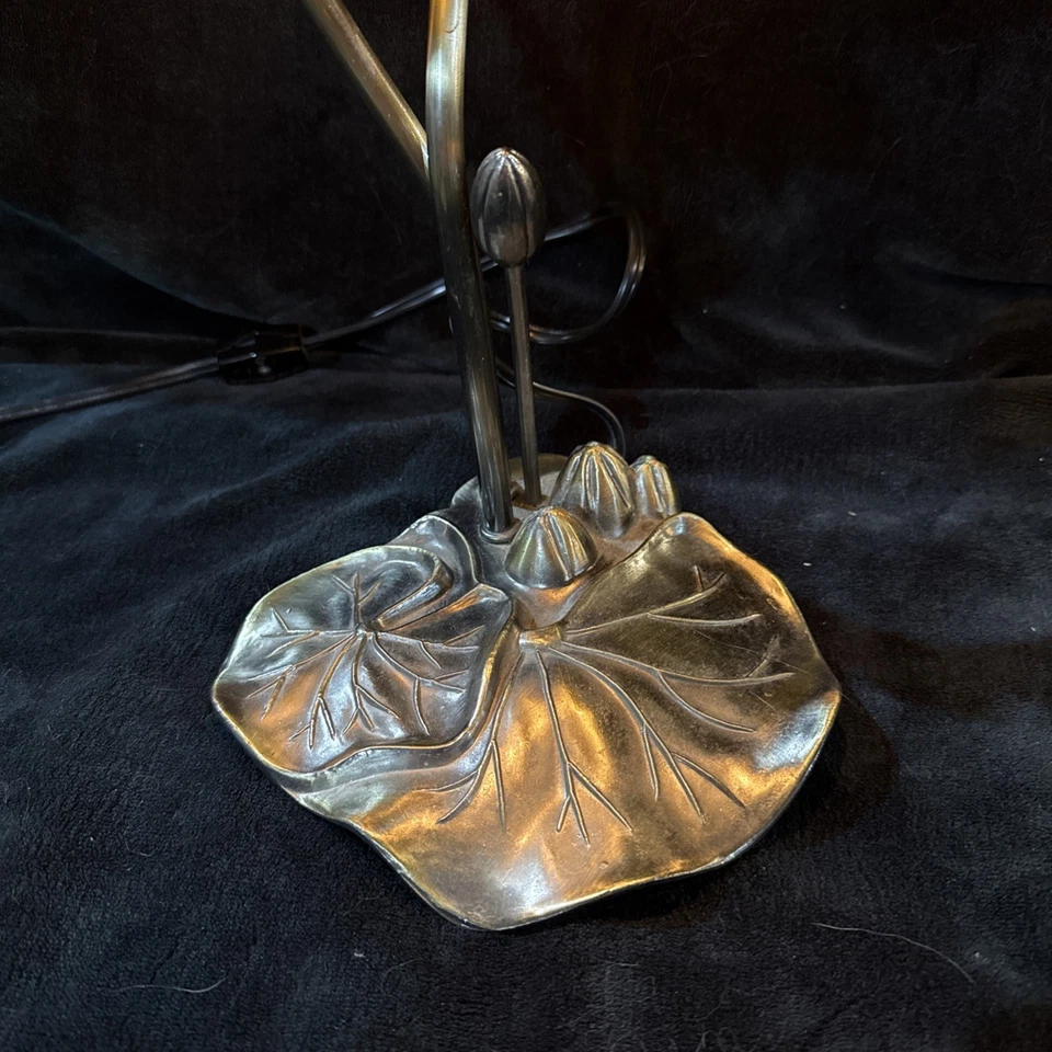 Abajur de mesa vintage estilo Tiffany bronze lírio almofada com tons de verde e âmbar - Imagem 2 de 4