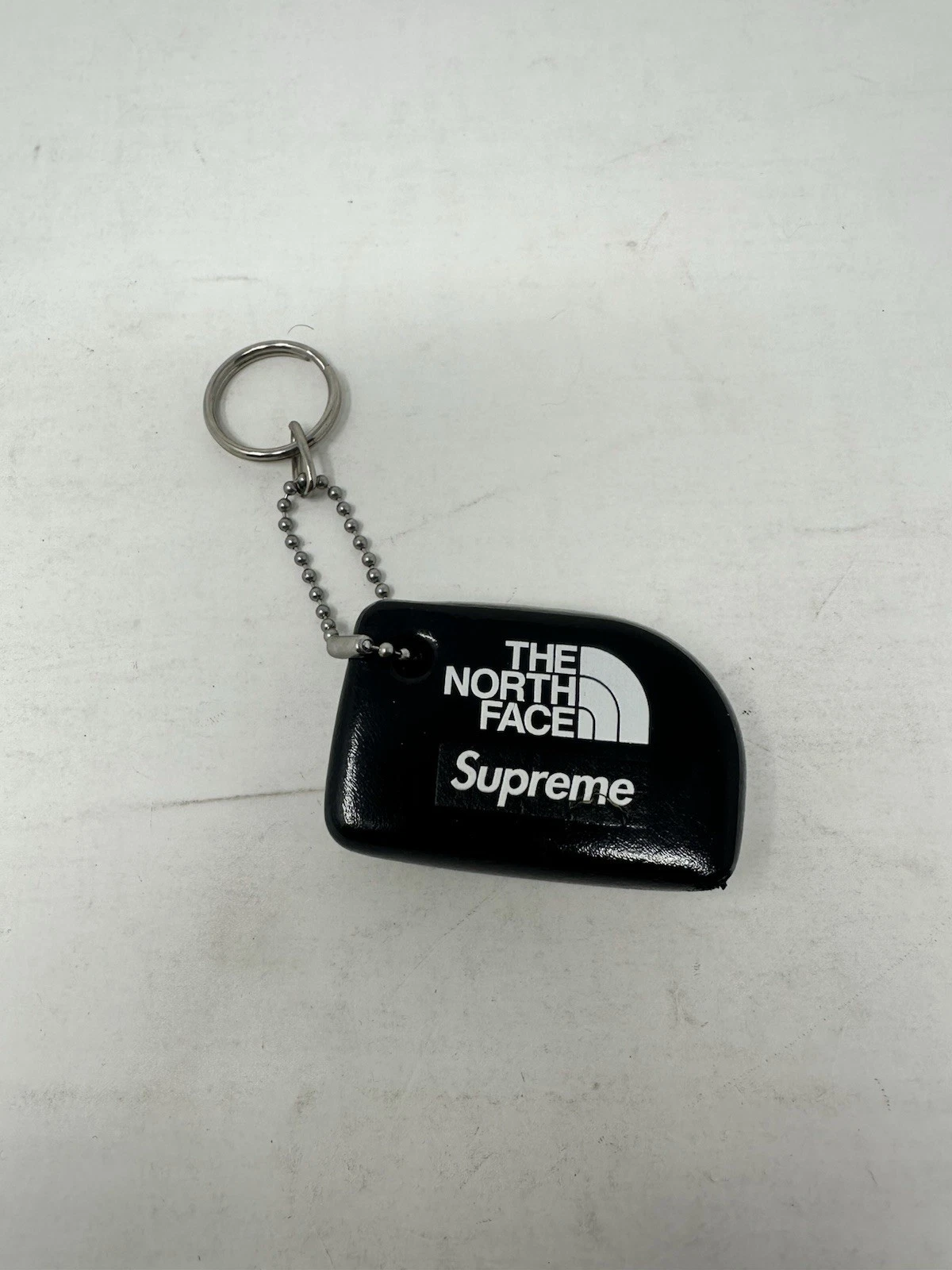Porte clés flottant Supreme The North Face noir taille OS OCCASION