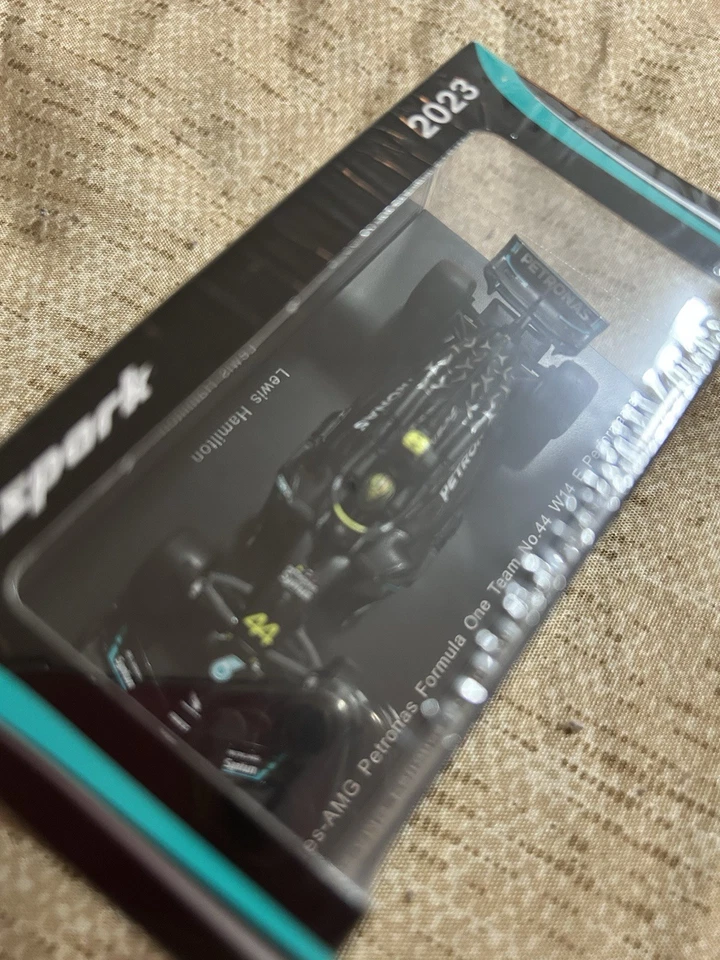 Spark Mercedes AMG Petronas Formula One Lewis Hamilton 1:64 🔥 NEW Limited ✅ - Bild 3 von 4