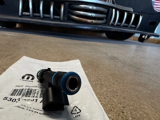 (1) Mopar 53032701AA Fuel injector - same as dealership OEM - Image 3 of 4