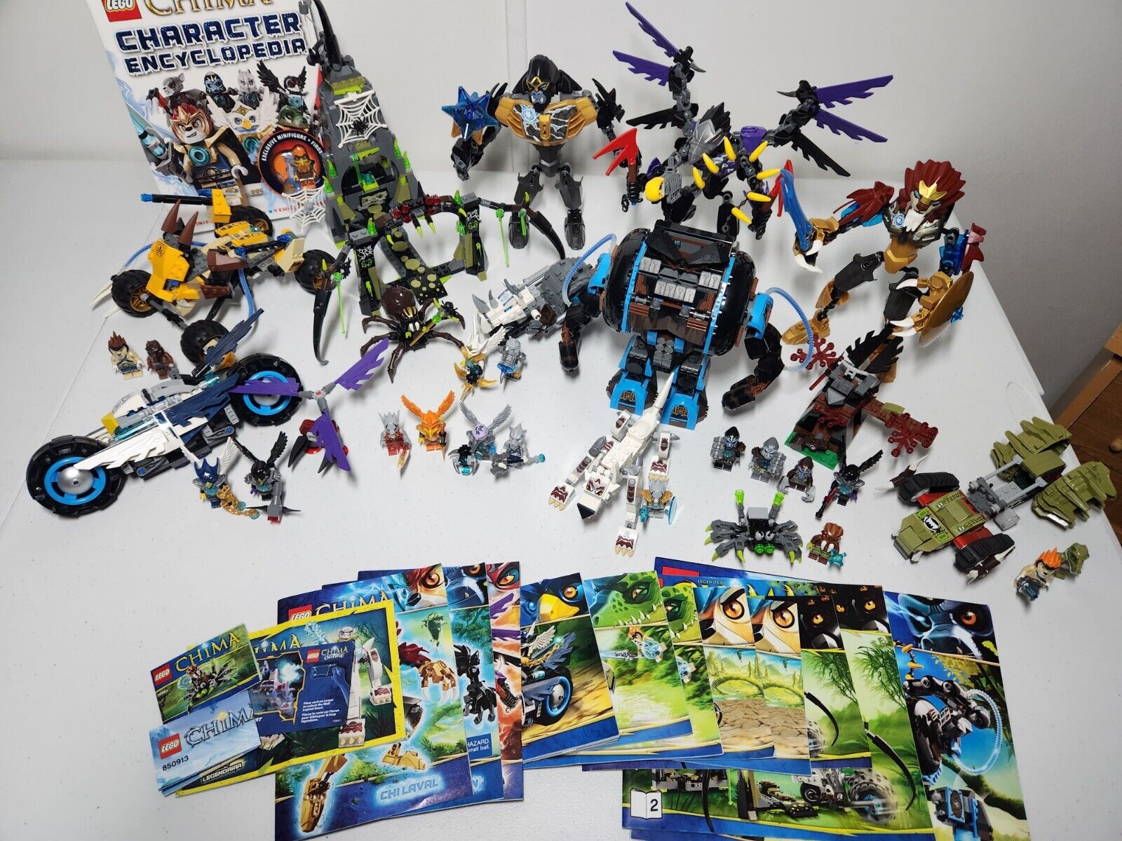 Lego Legends of Chima Lot 100% Complete All Minifigures + Instructions + Book