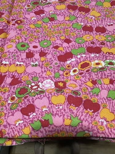 Floreali e cuori vintage. Rosso, rosa, verde e giallo. 2 iarde - Foto 2 di 4