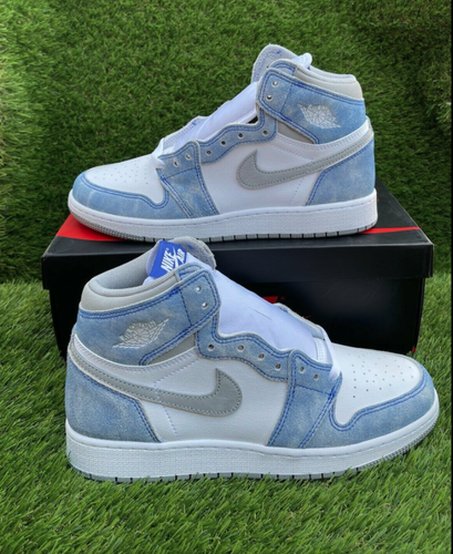 Jordan 1 Retro High Hyper Royal Smoke 