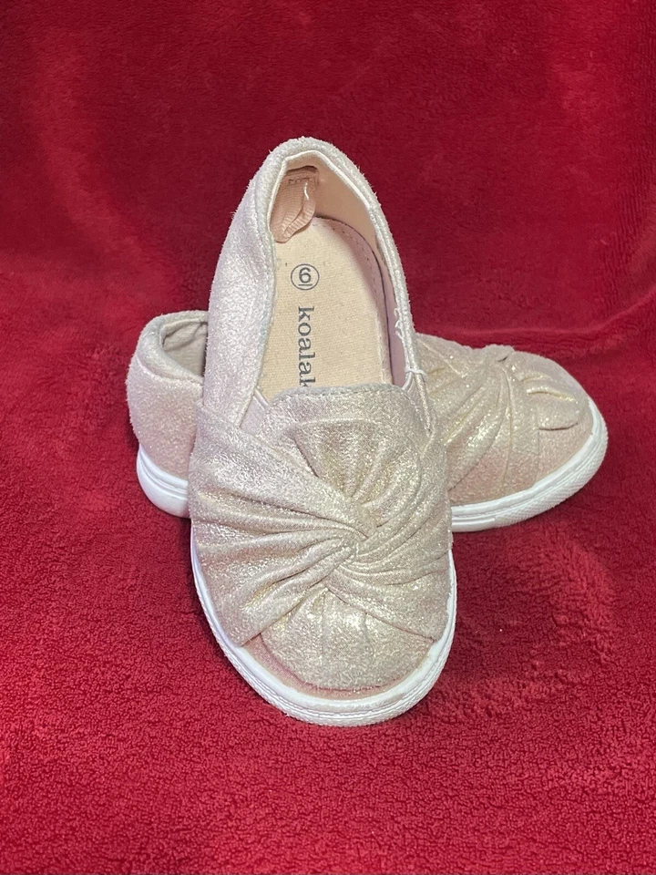 Zapatillas sin cordones Koala Kids Toys "R" Us para niñas pequeñas doradas brillantes talla: 6 Foto 3 de 4