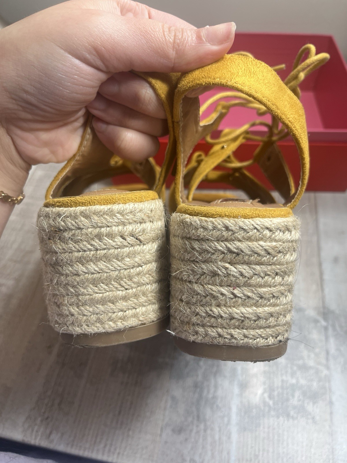 Sorel Joanie II Lace Up Yellow Wedge Sandals Women's Size 9 gold strappy