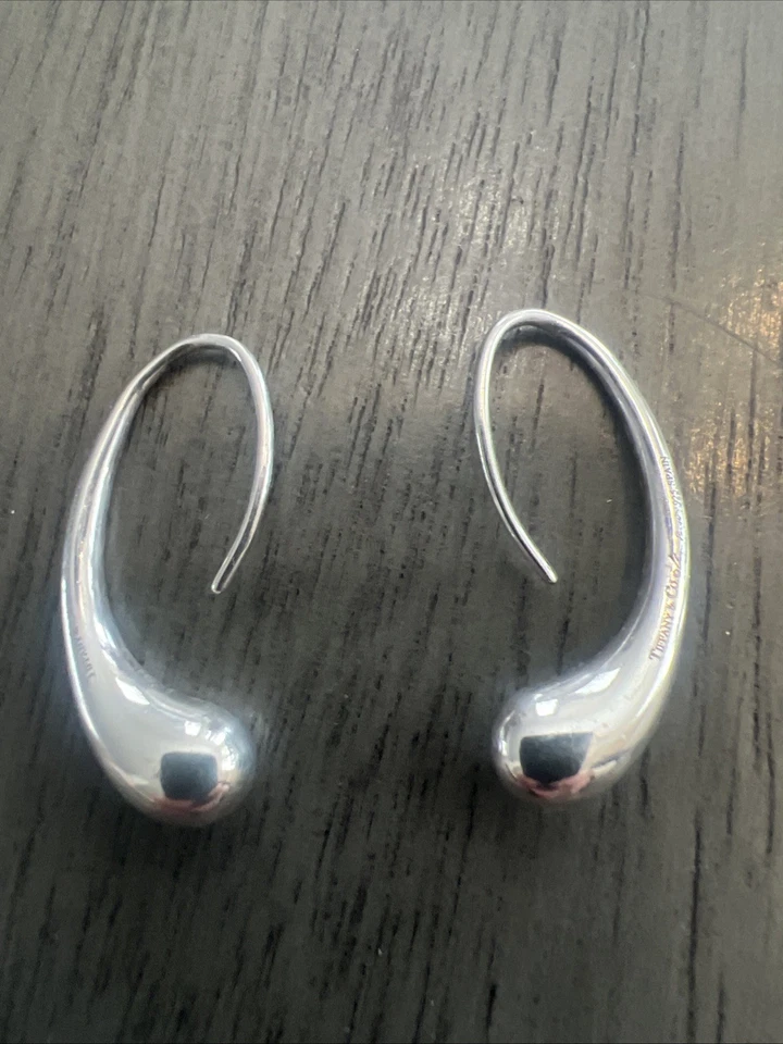 Pendiente Tiffany & Co. Elsa Peretti Lágrima Plata de Ley 925 De Colección Foto 2 de 4