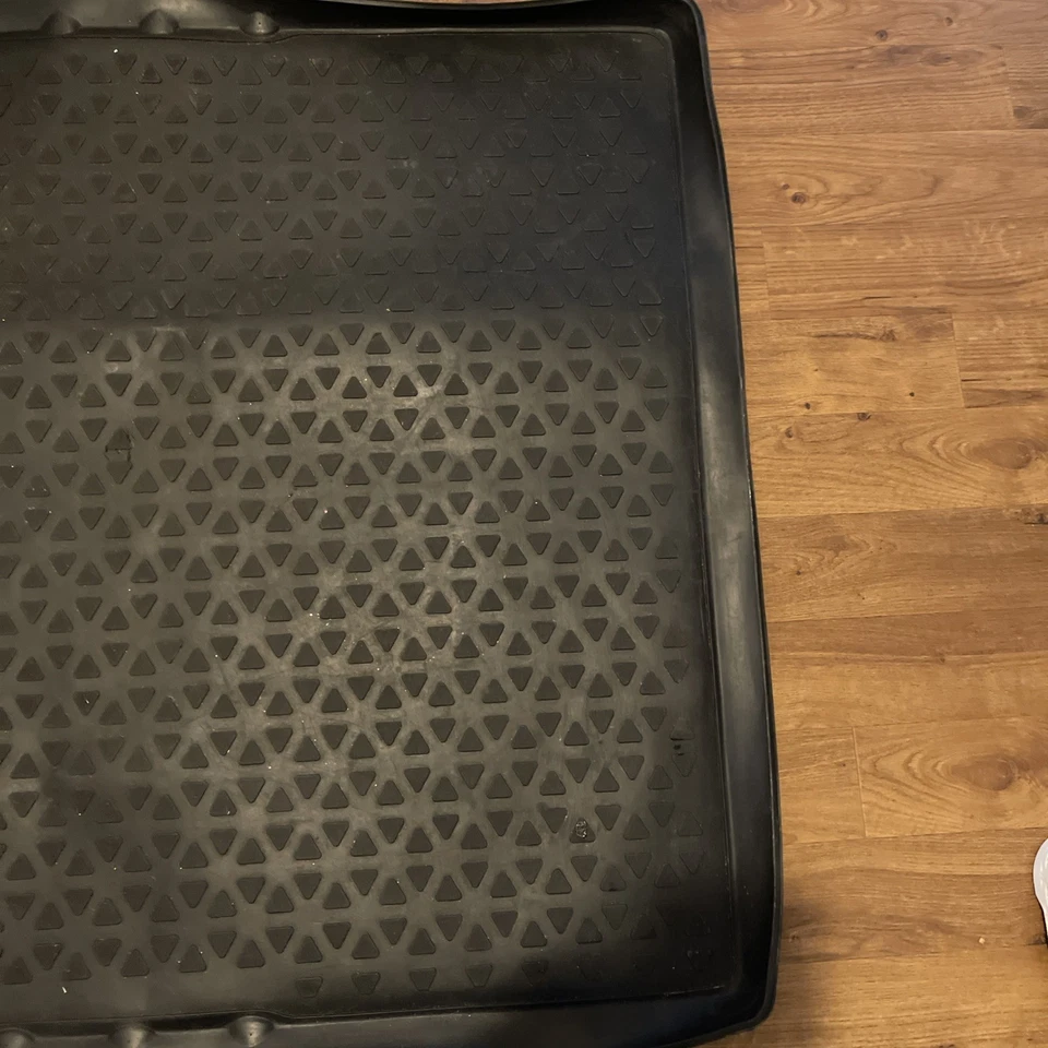 Mitsubishi Outlander PHEV 2014 + всепогодный литой загрузки вкладыш б/у отличном состоянии - Изображение 3 из 4