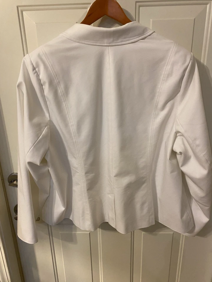 Blazer clásico de 2 botones blanco talla grande Lane Bryant para mujer talla 28 Foto 2 de 4