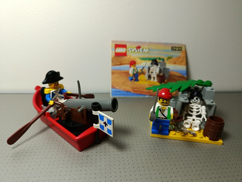 Lego Pirate Sets 6232 Skeleton Crew and 6245 Harbor Sentry