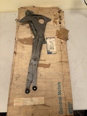 NOS GM#20041611 RH Window Regulator Manual 1982-87 T Body Chevette