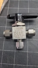 1 Whitey Swagelok 40 Series 3 Way Ball Valve 1/4" SS-43XTS4 Similar to SS-43XS4