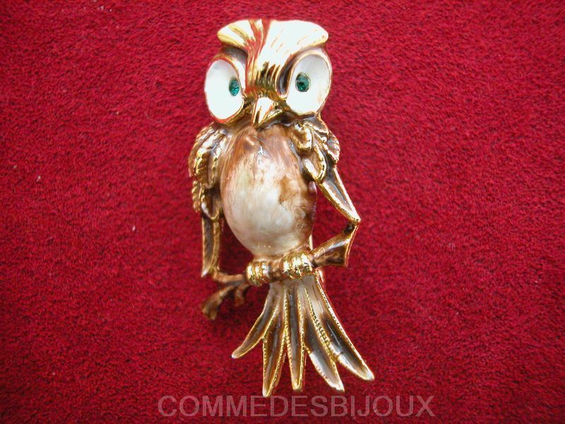 Broche Hibou dorée mystique, le bijou totem oiseau de nuit pour affirmer votre poésie