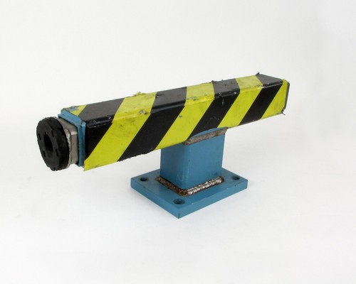Leveling Jack- 26.75" Extended 24.25" Retracted w/ 3" base- plate: 7.25" x 5.5" - Picture 2 of 2