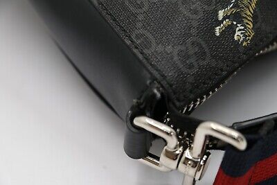 Gucci Supreme Tiger Web Strap Front Zip Messenger Bag Gucci Supreme Tiger Web Strap Front Zip Messenger Bag