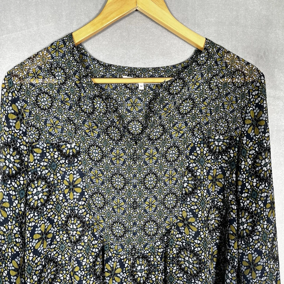 Violet & Claire Women’s Geometric Career Long Sleeves Tunic Top Size Medium - Image 2 of 4