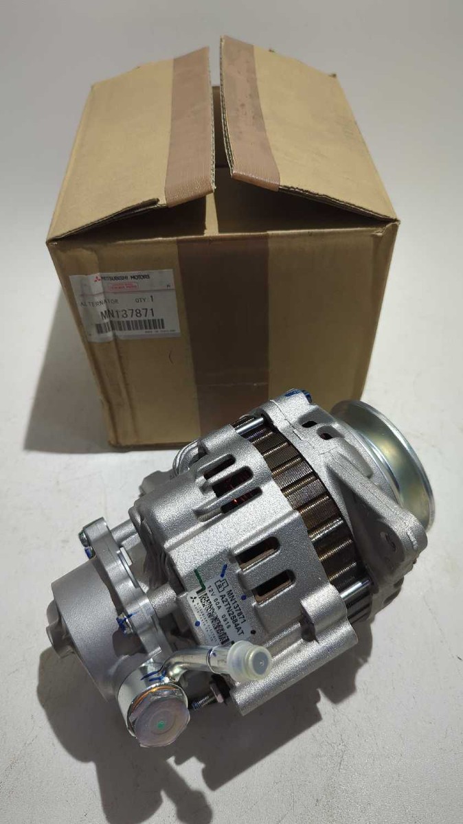 New OEM Mitsubishi Alternator Vacuum Pump 2.5 diesel 1986-1996