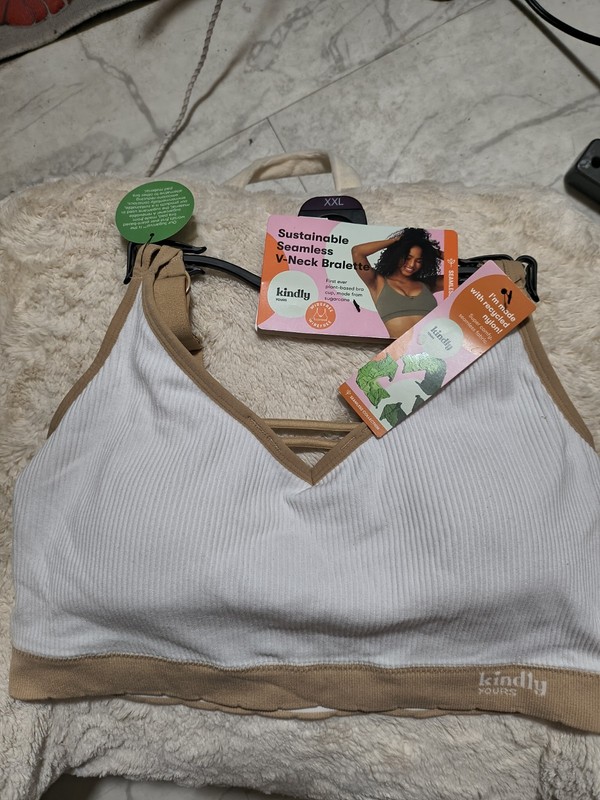Kindly Yours Seamless Ribbed V-Neck Bralette Wireless Adjustable XXL White/Beige