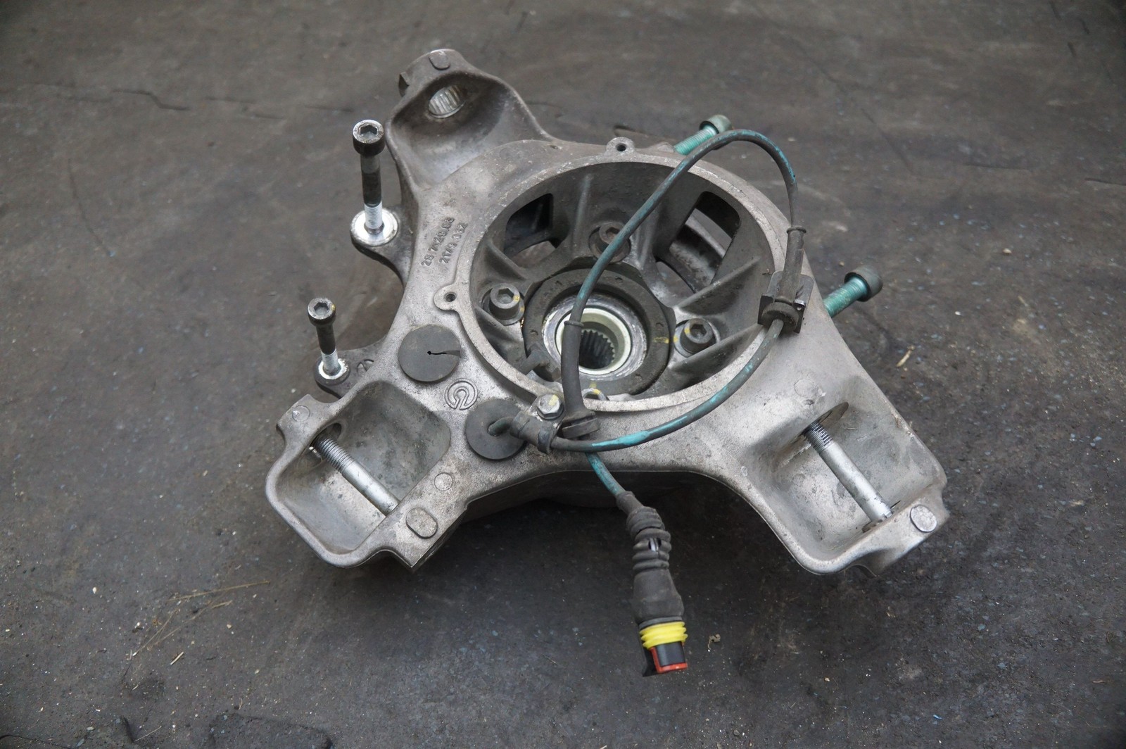Front Right Spindle Knuckle Hub 194134 179330 OEM Ferrari 430 Coupe Spider