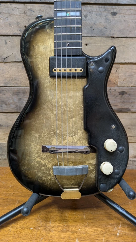 Guitarra Howlin Wolf National Cosmopolitan 1953 pintura personalizada hoja de oro Foto 2 de 4